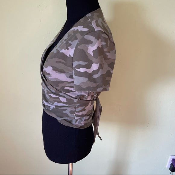 PINK VICTORIAS SECRET GREEN CAMOUFLAGE WRAP TOP SIZE MEDIUM - Picture 3 of 5
